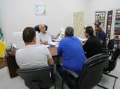 Teófilo recebe empresários e apresenta projetos de reestruturação do município
