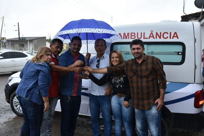 Distrito de Ouricuri ganha nova ambulância
