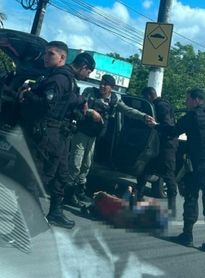 Suspeitos de homicídios e tráfico são presos em abordagem a carro por aplicativo na parte alta de Maceió