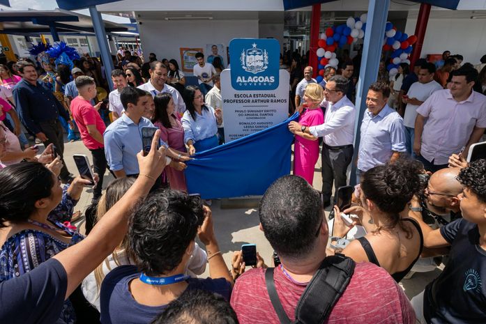 Governo de Alagoas autoriza construção de 300 unidades habitacionais e entrega escola no Pilar