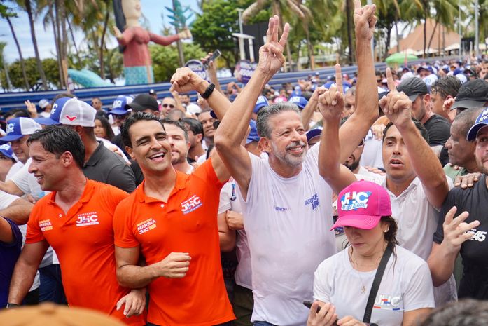 “Lira é diferenciado”: milhares celebram “Arthur, nosso senador” em Caminhada da Vitória com JHC e Marina no domingão da orla de Maceió