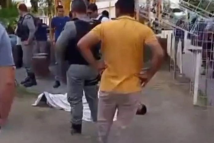 Homem morre após levar soco e cair durante briga em praça no interior de AL