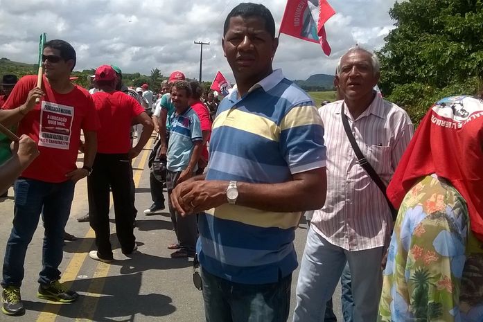 Movimento Via do Trabalho durante protesto na sede da Eletrobras