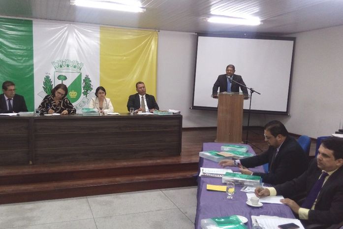 Câmara aprova presença de Teófilo na Casa para explicar sobre suposto calote