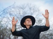 Poeta lança novo livro no Museu da Imagem e do Som