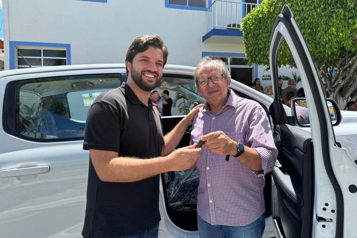 Prefeitura de Traipu entrega novos veículos para Saúde e Educação e motocicletas para GM e SMTT