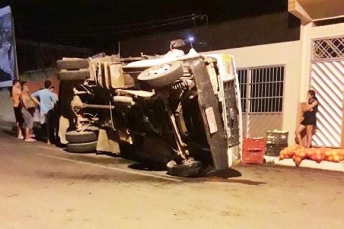 O acidente aconteceu na noite da quarta-feira (29), em Delmiro Gouveia