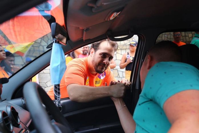 Guilherme Lopes começa final de semana na cidade de Penedo com um grande adesivaço