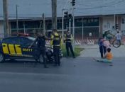 Mulher é atropelada por motociclista ao atravessar Av. Durval de Góes Monteiro