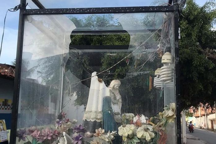 Ato de vandalismo destrói imagem de Padre Cícero em praça pública no interior de AL