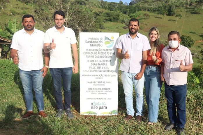 Vereadores de Santana do Mundaú participam de entrega de obras na área da Infraestrutura e Educação