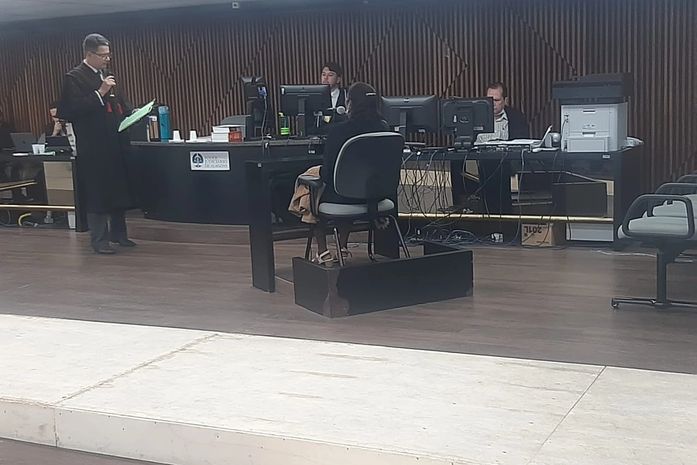 Ex-esposa do italiano presta depoimento