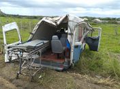 Ambulância Cidadã capota e deixa três feridos na AL 101 Sul