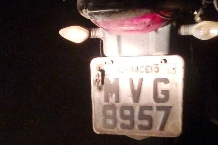 Segundo testemunhas, vítimas colidiram com outra motocicleta e foram atropeladas por um carro.