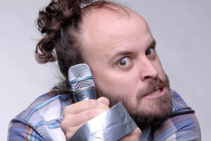 Ator e humorista Paulinho Serra se apresenta no Mirante Gourmet Cultural