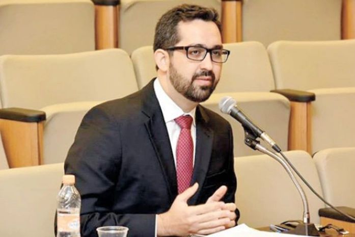 Quem se desloca recebe, quem pede tem preferência