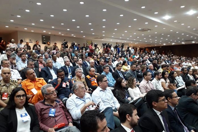 Autoridades e moradores participaram da apresentação