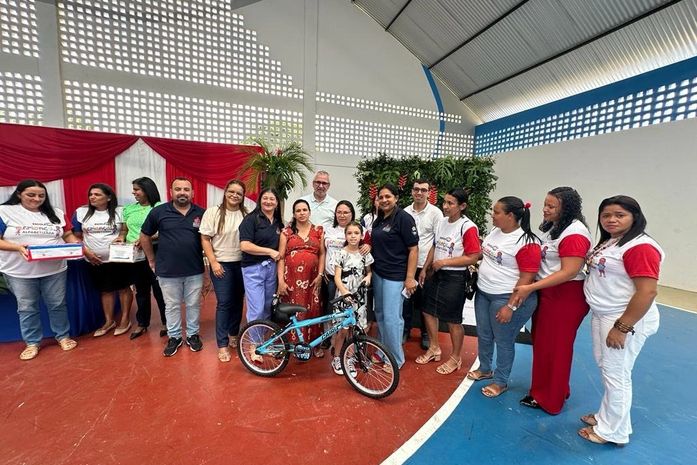 Alunos da rede municipal de ensino de Chã Preta recebem premiações