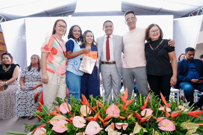 Prefeitura de Palmeira dos Índios premia alunos vencedores no Concurso de Redação em homenagem a Graciliano Ramos