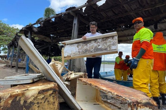 Prefeitura de Maceió e parceiros realizam limpeza em mangue, no bairro do Pontal, nesta sexta-feira (10)