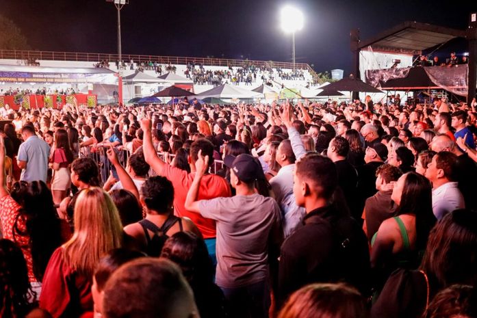 Roupa Nova e Calcinha Preta levam milhares de pessoas à segunda noite do Festival de Inverno de Palmeira