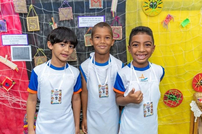 Feira literária leva cultura e tradições nordestinas para escola municipal em Ipioca