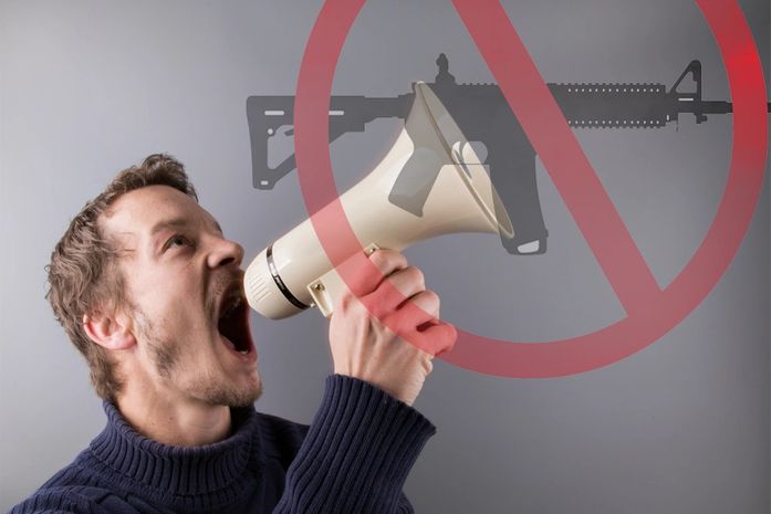 Fuzis já estiveram banidos nos Estados Unidos e o efeito foi nulo, e não importa o quanto você grite “babaca”.