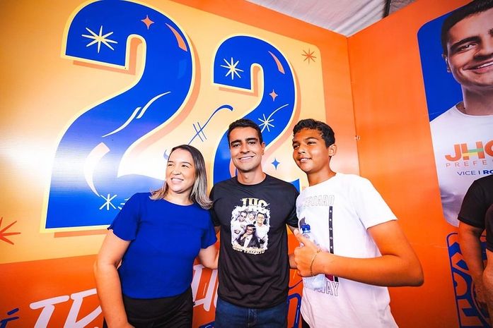 Candidatos a vereador do PL participam de adesivaço e reforçam compromisso de reeleger JHC