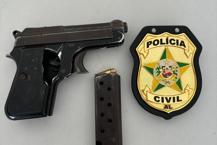 Suspeito de assaltar casal é preso e tem pistola apreendida, em Arapiraca