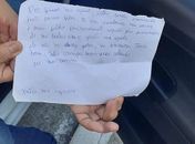 Após agressões de esposo, mulher pede ajuda em bilhete na matrícula de filho: “Não me ignore”