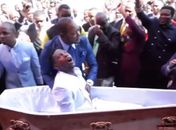 Pastor é processado por simular ressurreição de fiel em vídeo, na África do Sul