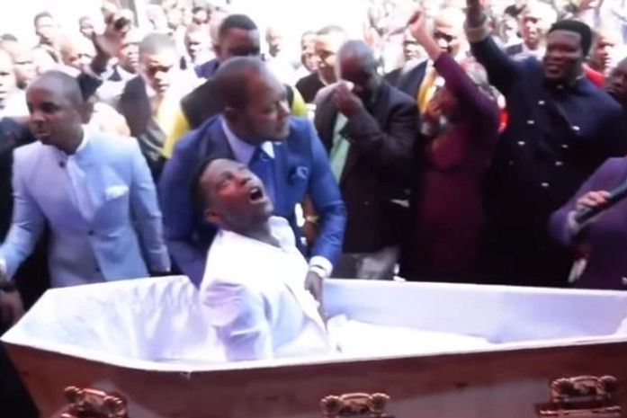 Pastor é processado por simular ressurreição de fiel em vídeo, na África do Sul