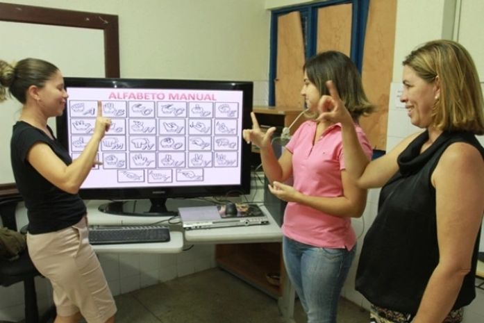 Alunas do curso de Libras