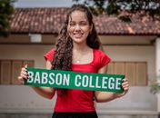De Junqueiro para o mundo: egressa da rede estadual conquista bolsa integral na prestigiada Babson College, nos EUA