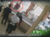Homem em situação de rua é preso após agredir companheira e ameaçar funcionária de estabelecimento; assista 