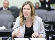 Deputada Cibele Moura propõe criação de prontuário único intersetorial para pessoas autistas em Alagoas