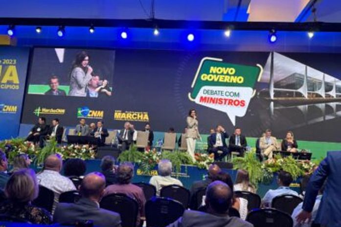 Após questionamento da prefeita Rosiana Beltrão, Ministro Waldez Góez anuncia retomada do programa Água para Todos e ampliação da Operação Carro-pipa Marcha 2023