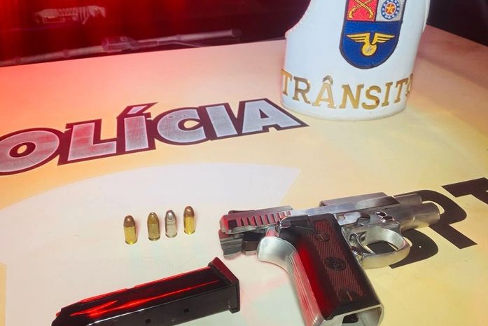 Motorista embriagado é preso e arma de fogo apreendida dentro de veículo em Maceió