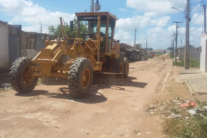 Comunidades de Arapiraca são beneficiadas com serviço de terraplanagem