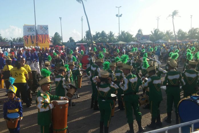 Alegria e homenagens em desfile encantam alagoanos nos 200 da emancipação política