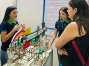 Estudantes de Limoeiro de Anadia criam robô que ajuda pessoas com deficiência auditiva a tocarem instrumentos musicais