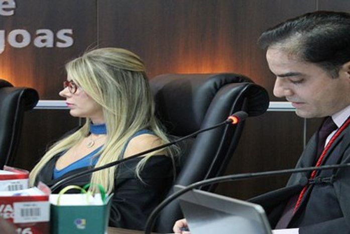 Pleno do TRE anula multa por aumento salarial de servidores
