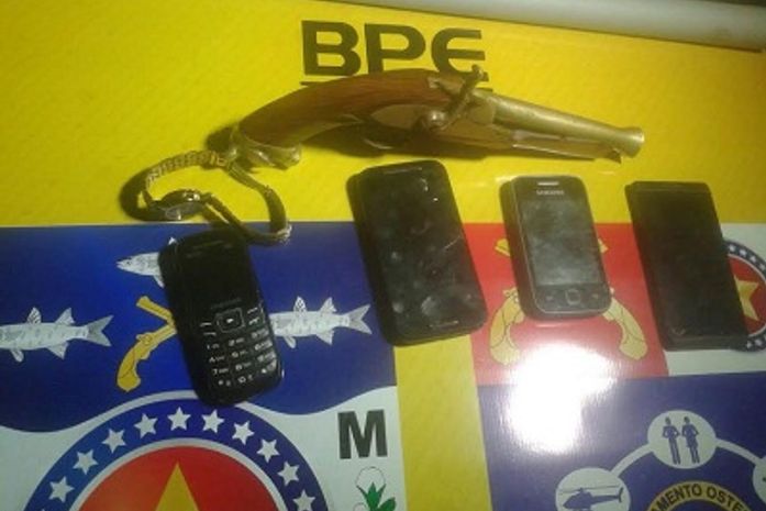 Material apreendido com os jovens