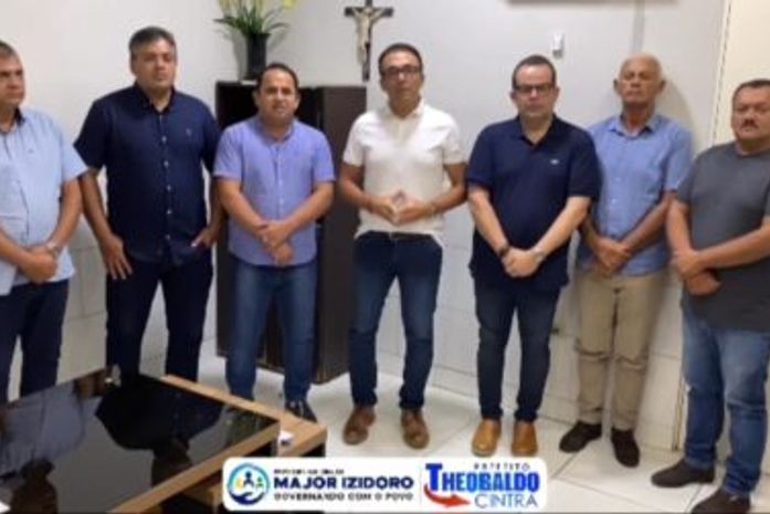 Prefeito Theobaldo Cintra anuncia início do pagamento do rateio da Educação em Major Izidoro