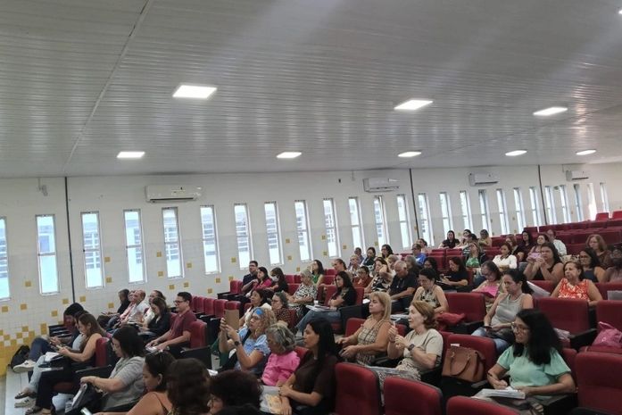 Educação promove encontro com servidores em readaptação para orientar sobre direitos e deveres