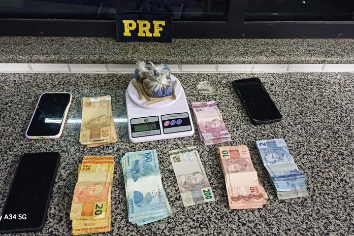 Trio é preso por tráfico de drogas durante fiscalização da PRF no interior de AL