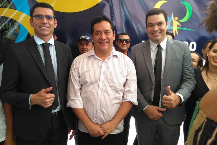 Severino Pessoa prestigia emancipação política e participa de inaugurações em Limoeiro de Anadia
