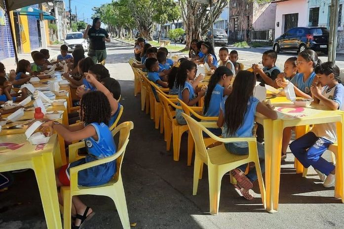 Estudantes da rede municipal de ensino conhecem restaurantes da capital