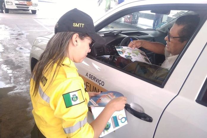 Prefeitura de Arapiraca e DETRAN realizam blitz educativa de trânsito e saúde