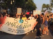Em defesa da Amazônia, manifestantes ocupam orla de Maceió e criticam políticas ambientais
